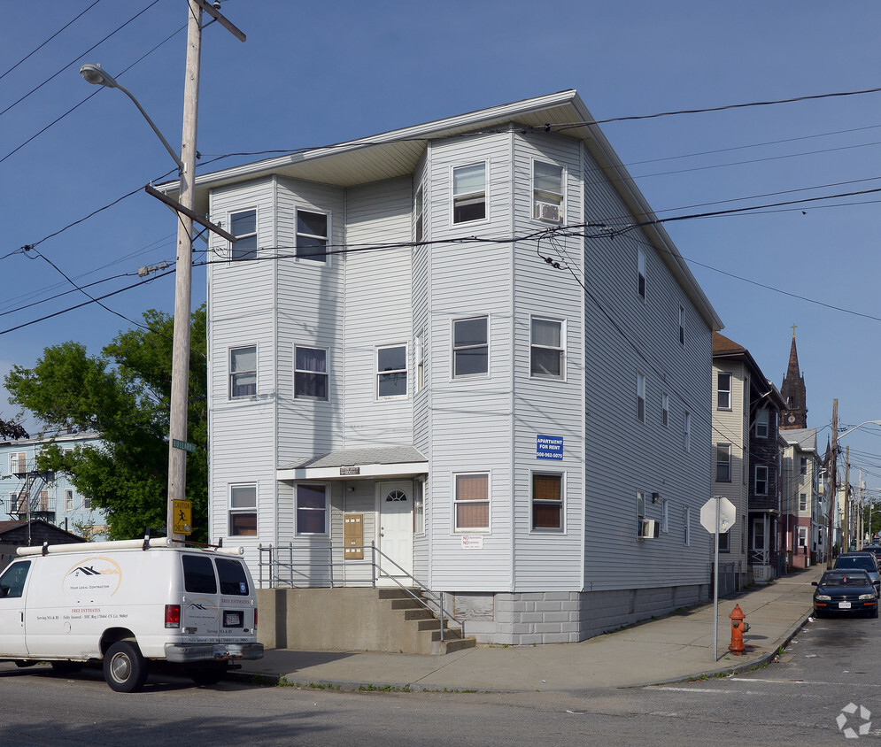 331 Belleville Ave, New Bedford, MA 02746 - Apartments in New Bedford ...