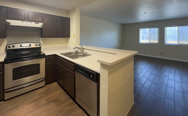 Building Photo - 8889 Caminito Plaza Centro