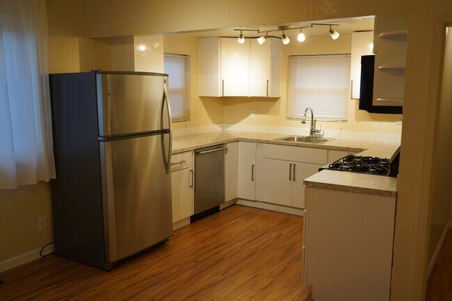 Foto del edificio - Spacious 3 bedroom, 1 bathroom renovated home