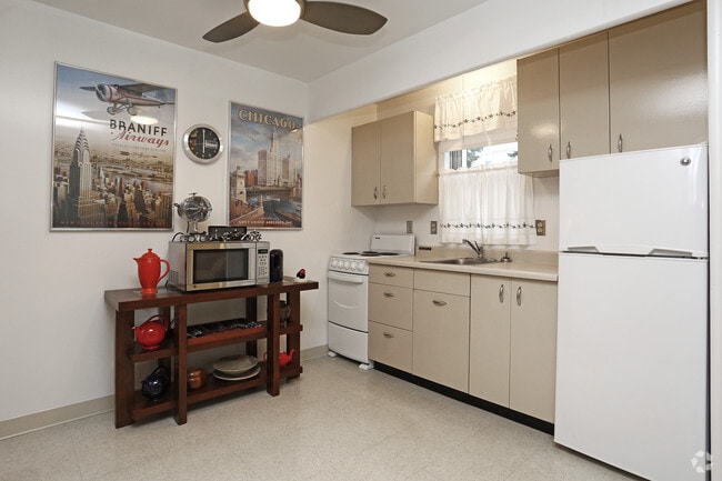Studio - Kenwood Manor Apartments