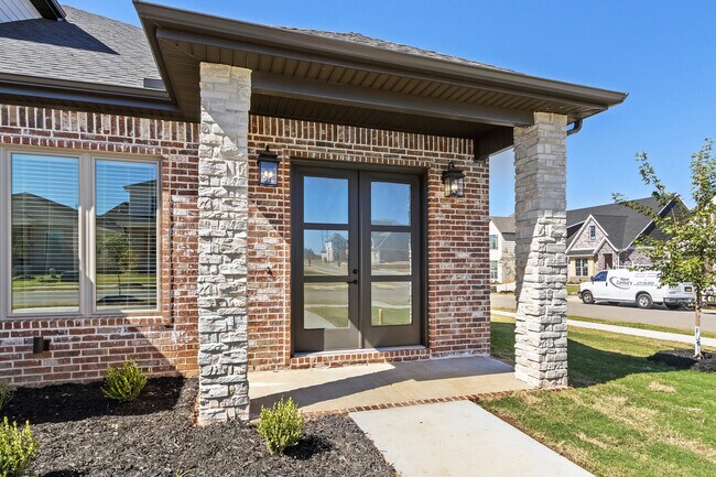 Building Photo - 6200 SW Luna Ln