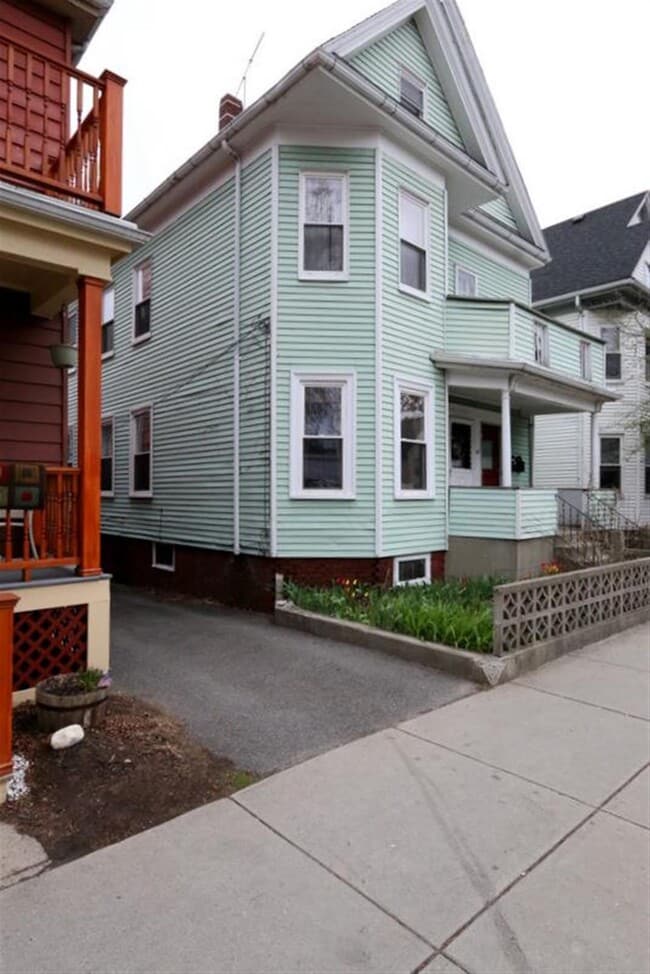 Foto del edificio - 377 Highland Ave