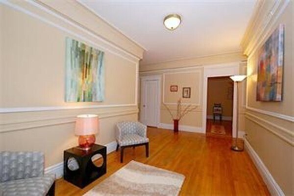 Foto del edificio - 464-466 Commonwealth Ave