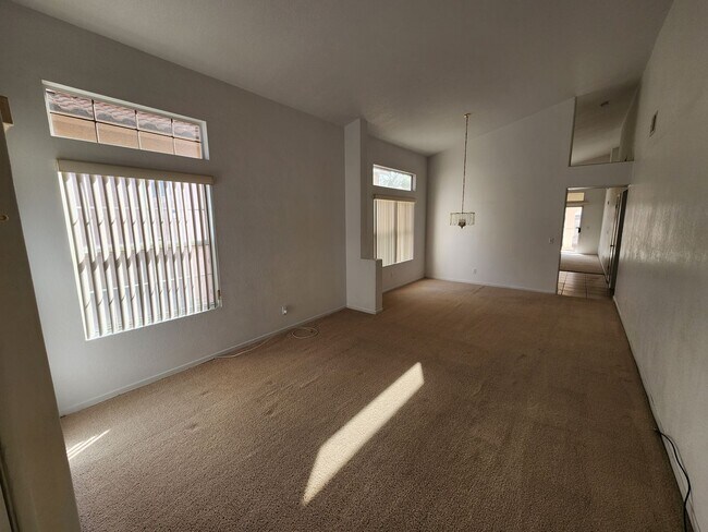 Building Photo - Cozy 3Bed/2Bath/2Car Residence located in North Las Vegas!