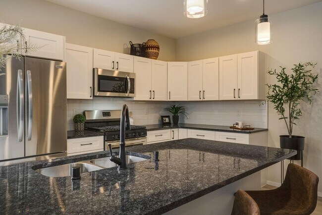 Foto del edificio - Brand NEW Three Bedroom Townhome Available...