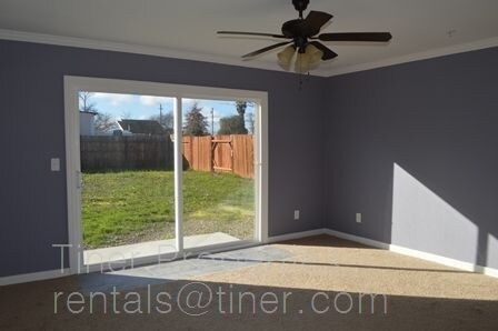 Foto principal - Beautiful 4 Bedroom/2.5 Home on HUGE Lot