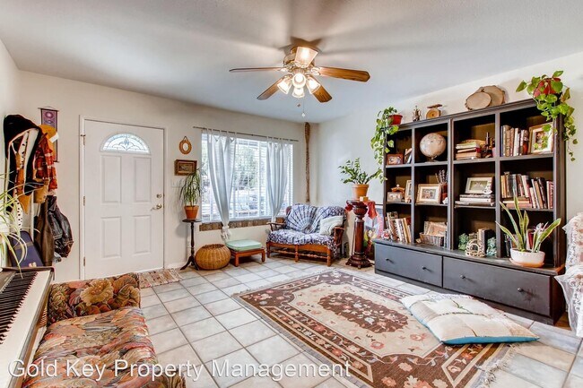 Building Photo - 2 br, 2 bath House - 724 Iowa Street
