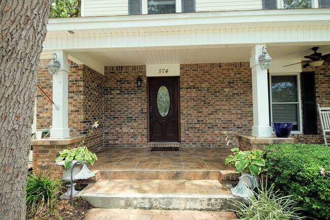 Building Photo - 574 L Ombre Cir NE