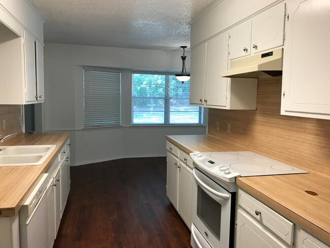 Building Photo - 1314 Blueridge Pky