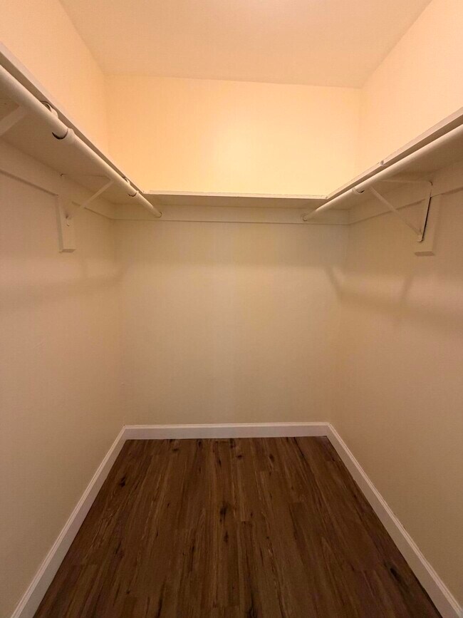 Building Photo - 1505 Crescent Cir