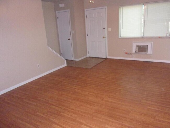Foto del edificio - 471 Brentwood Dr