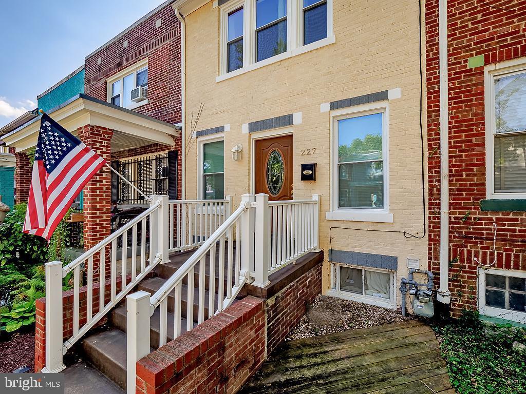 Primary Photo - 227 Cromwell Terrace NE