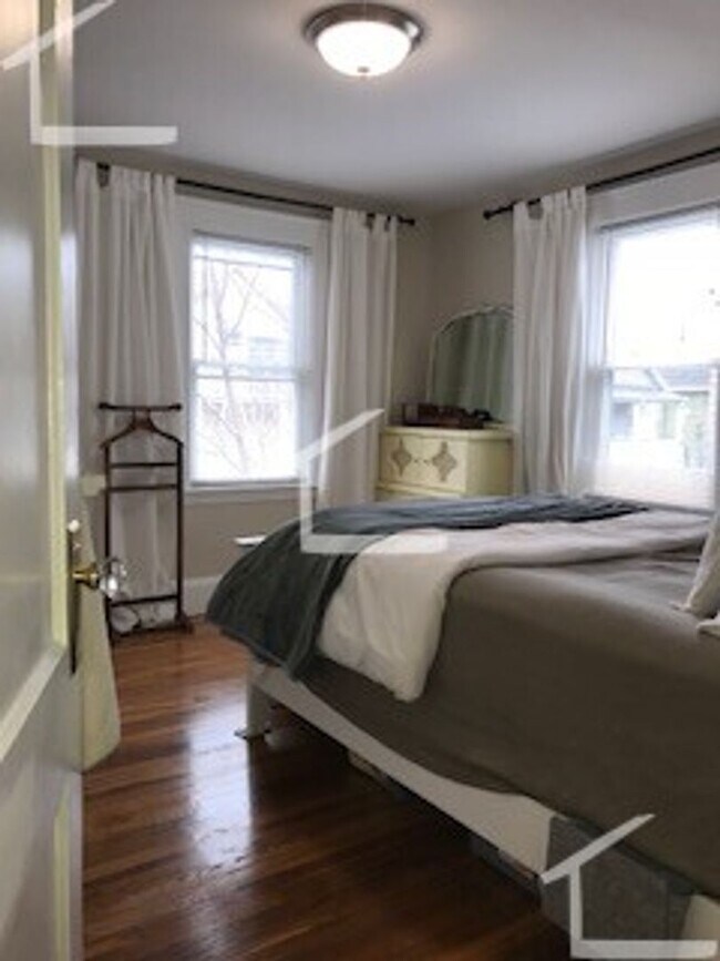 Foto del edificio - Cozy & Spacious Somerville Listing!