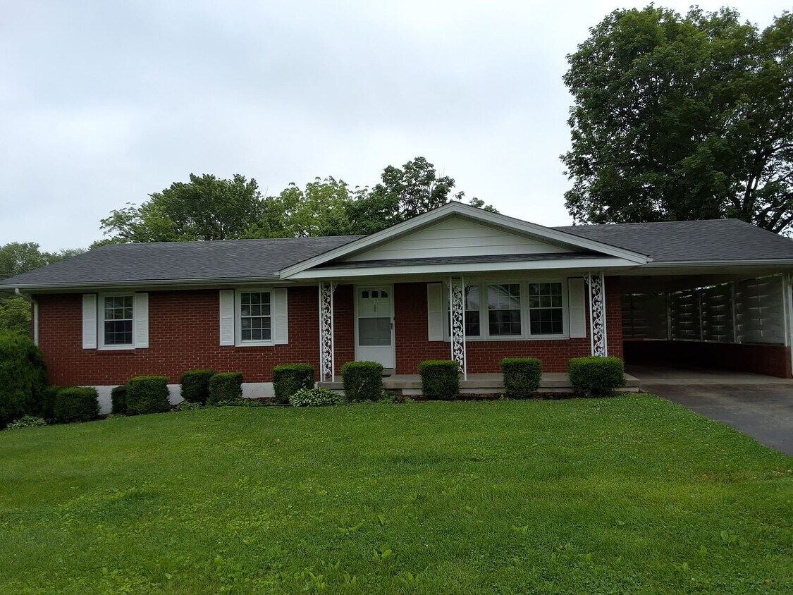 Foto principal - Beautiful 3 Bed, 2 Bath with walk out fini...