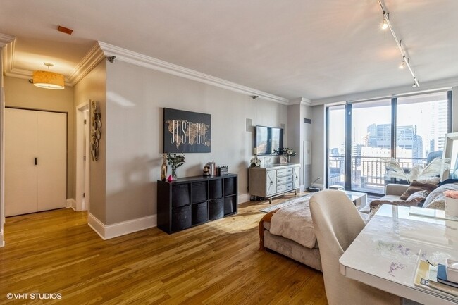 Foto del edificio - 330 N Jefferson St