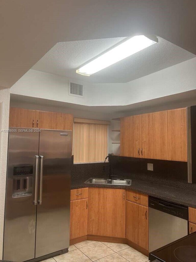 Building Photo - 760 SW 6th Ct