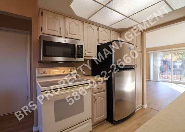 Foto del edificio - ? Beautifully Updated Condo in Clinton Township