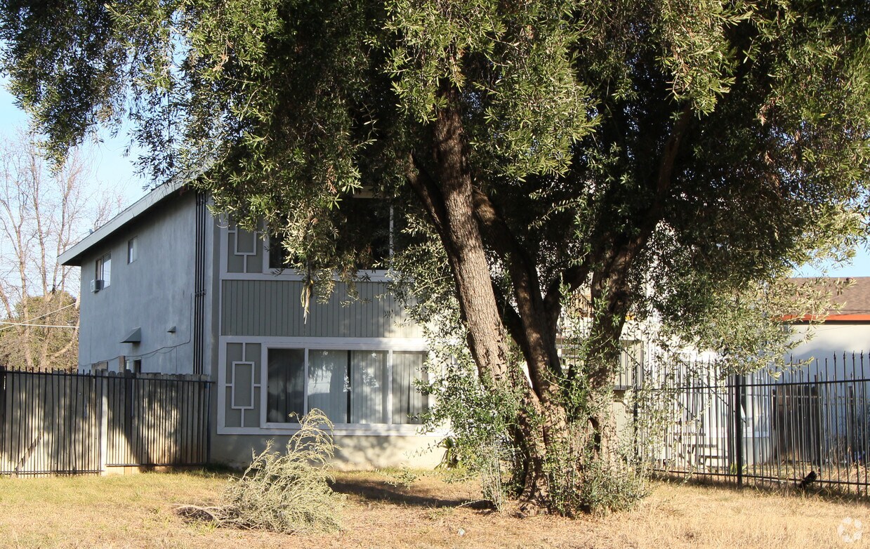 Building Photo - 2955 Portsmouth Dr