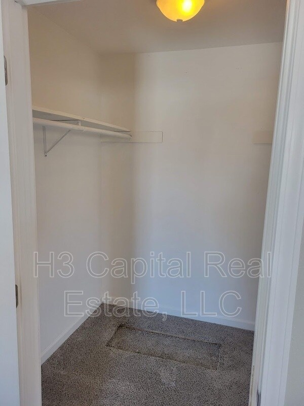 Building Photo - 4900 Maryville Rd