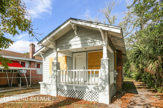 Building Photo - 1417 W 6th St