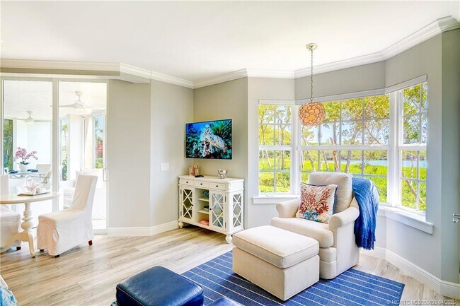 Building Photo - 5799 NE Island Cove Way