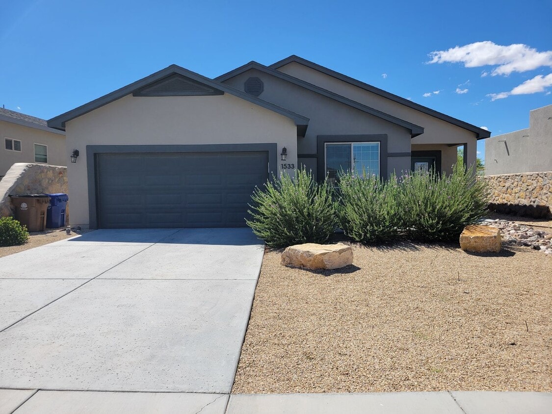 Primary Photo - Beautiful 3 bedroom/2 Bath Home!
