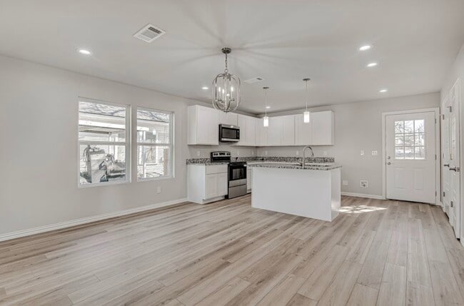 Foto del edificio - 6146 Brocks Ln