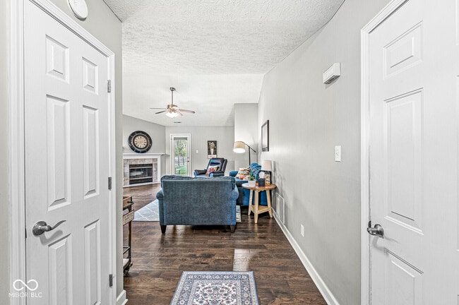 Building Photo - 3145 Village Park N Dr