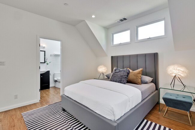 Foto del edificio - 1362 McKendrie St
