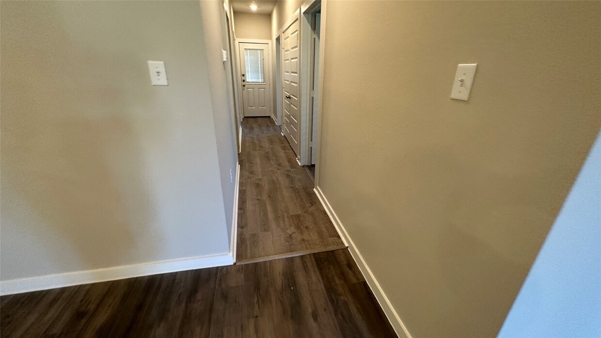 Building Photo - 9812 Grosbeak Ln