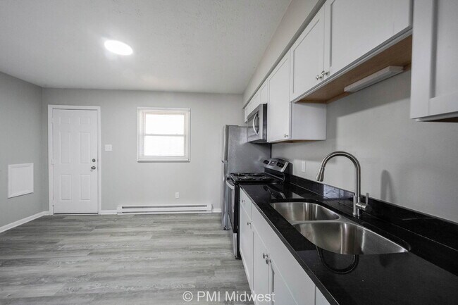 Foto del edificio - "Charming 2-Bed Oasis in Fountaintown – Cozy Living with Modern Comforts!"