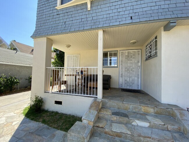 Foto del edificio - 2409 Raymond Ave