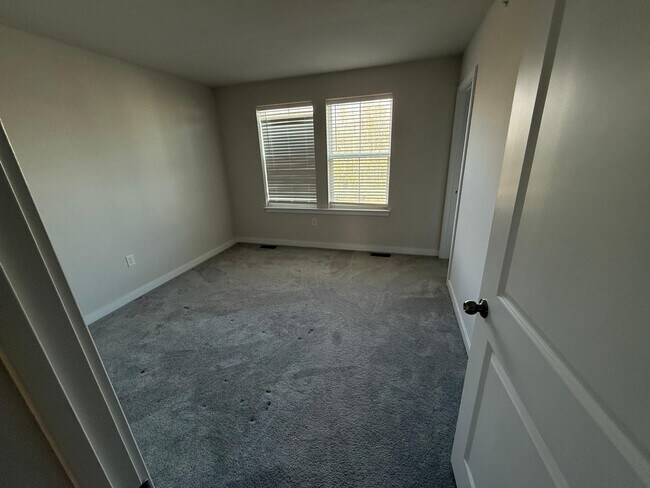 Segundo dormitorio - 3 Shamrock Cir