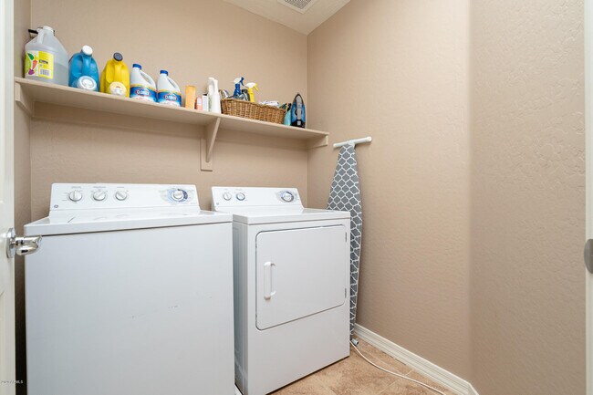 Foto del edificio - 14240 W Country Gables Dr