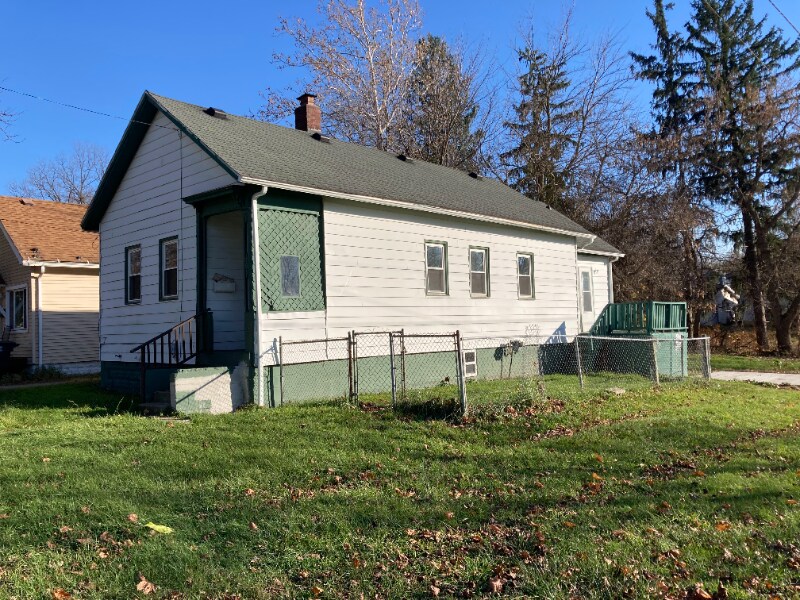 Primary Photo - 301 E Euclid Ave
