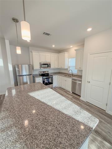 Building Photo - 2105 Bluebonnet Ave