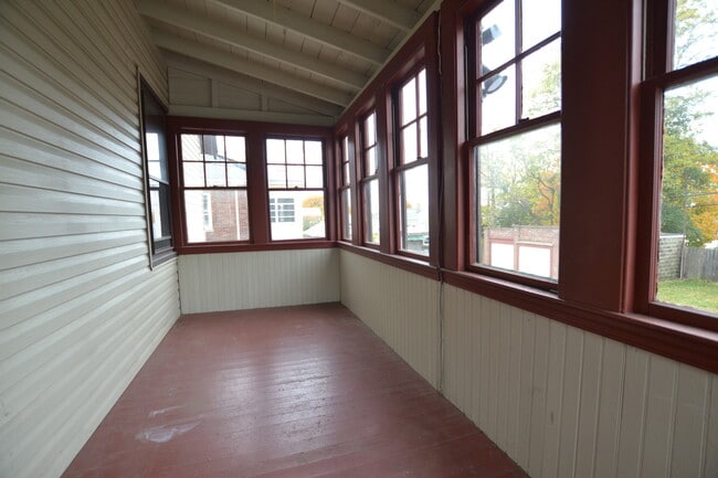 Building Photo - 14 Mapleton St