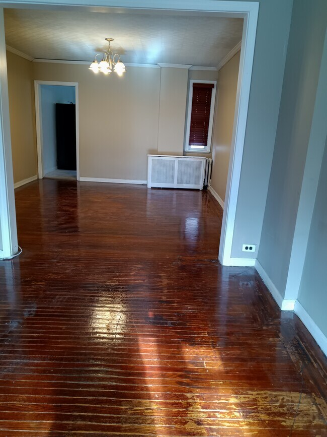 Living room - 4114 Harris Ave
