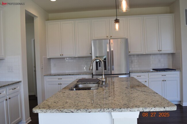 Building Photo - 49577 Shoreline Dr