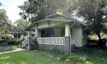 Building Photo - 1213 SW Plass Ave