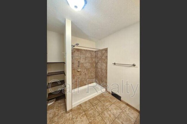 Foto del edificio - 1017 E Sharp Ave