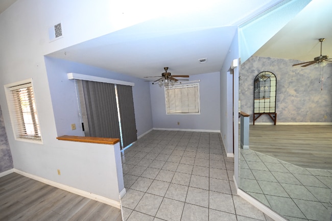 Foto del edificio - 25708 Oak Ct