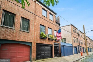 Building Photo - 722 S Clifton St