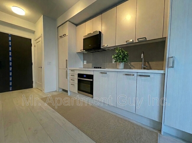 Building Photo - 20 Soudan Ave