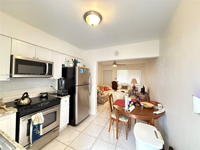 Foto del edificio - 1049 SW 3rd St