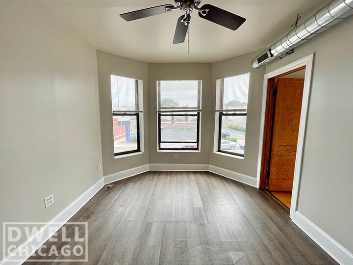 Foto principal - 2636 W Cermak Rd