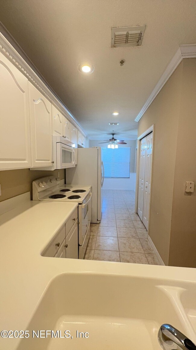 Building Photo - 1400 Canopy Walk Ln