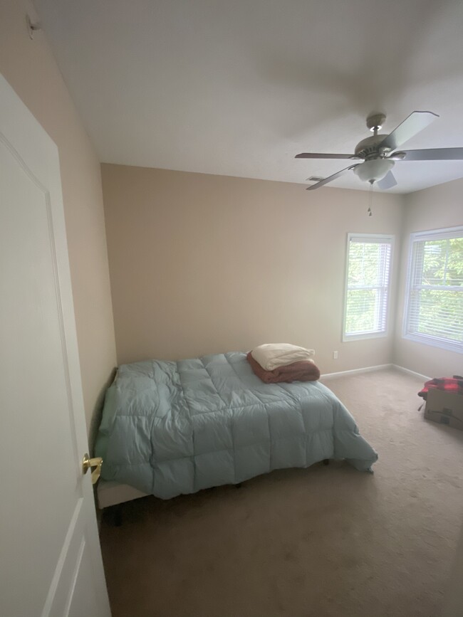 Guest bedroom - 4 Pyramid Dr