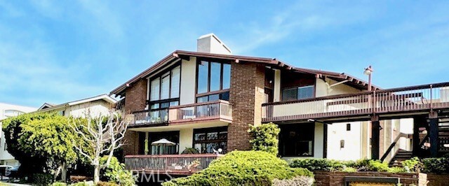 Primary Photo - 2322 Palos Verdes Dr W