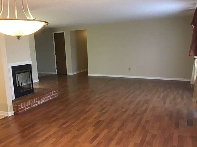 Building Photo - 9222 Champton Dr